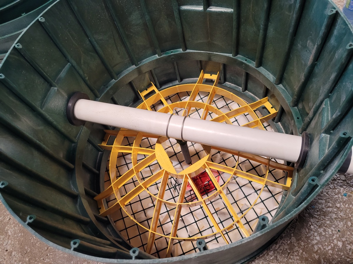 Spray nozzle and yellow safety screen inside the riser